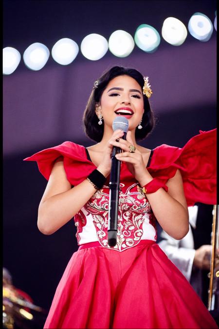 <lora:Angela_Aguilar:0.8>, <lora:ä¸ç©è°èä¸¨æé¨ä¿®å¤2.0_V2.0:0.6>, Raw photo of Angela Aguilar wearing a Mariachi outfit singing at a concert in an outdoor stage at night, perfect hands, delicate hands, sharp focus on subject, happy, Shot with a Nikon F3 and a 35mm f/2 lens, using Kodak Portra 400 film stock