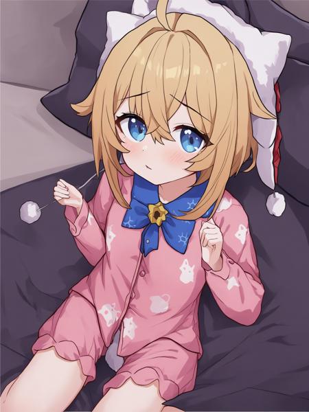 Lynx Landau is a girl with short yellow hair and blue eyes, hukeyifu costume, Animal hat,