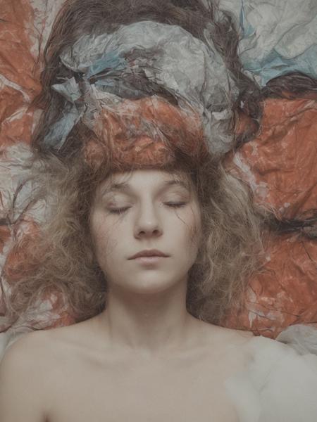 reoccurring episodes of psychosis that are correlated with a general misperception of reality