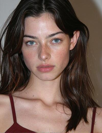 Chloe Coutau | FLUX.1D Chloe Coutau v1.0