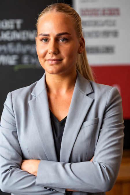 1girl, confident woman in a tailored blazer, arms crossed, serious expression, modern office backdrop, sharp focus on her face and upper body, detailed face, (photorealistic, absurdres, best quality, masterpiece:1.4), (high detailed skin:1.3)
 <lora:ct04_no_lora_v01:1> ct04
