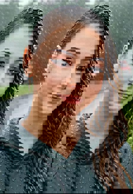 Madelyn_Cline_XL_V2-000005.safetensors