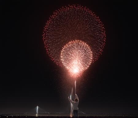 Fireworks Over Bridge V1