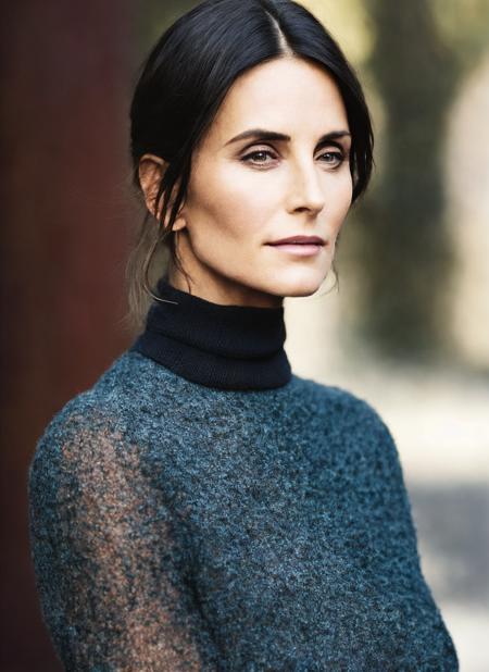 <lora:lora_courteney_cox:1>, A stunning intricate full color portrait of (sks woman:1),
wearing a black turtleneck,
epic character composition,
by ilya kuvshinov, alessio albi, nina masic,
sharp focus, natural lighting, subsurface scattering, f2, 35mm, film grain