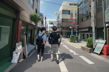 masterpiece, best quality, ultra-detailed, extremely detailed, illustration,
NishikitaKouen, hokuseiguchi, ground vehicle, car, outdoors, motor vehicle, tree, road, building, scenery, 1boy, street, 1girl, sky, day, bag, pants, city, multiple boys, black pants, real world location, 
 <lora:NishikitaKouen_1_MIDD_Resize_DIM8:1>