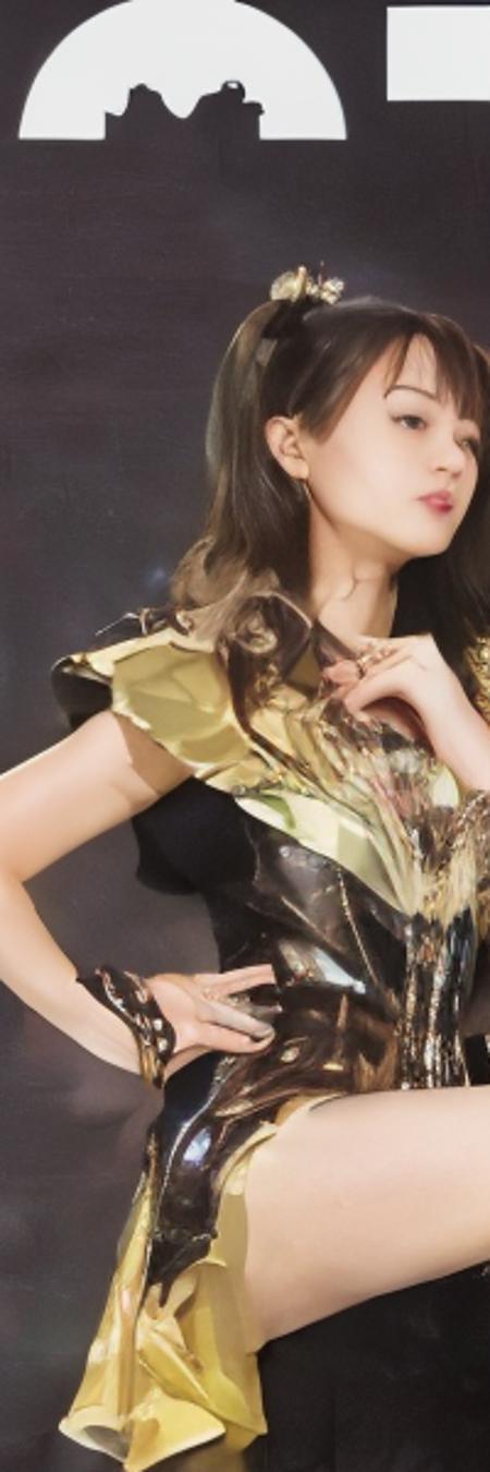 a woman  <lora:Moametal-10:0.8>
