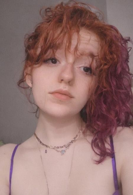 woman, egirl_pfp, polaroid
<lora:egirl_pfp:1>, Molly, MJ, auburn hair, violet tank top, cleavage, polaroid photo