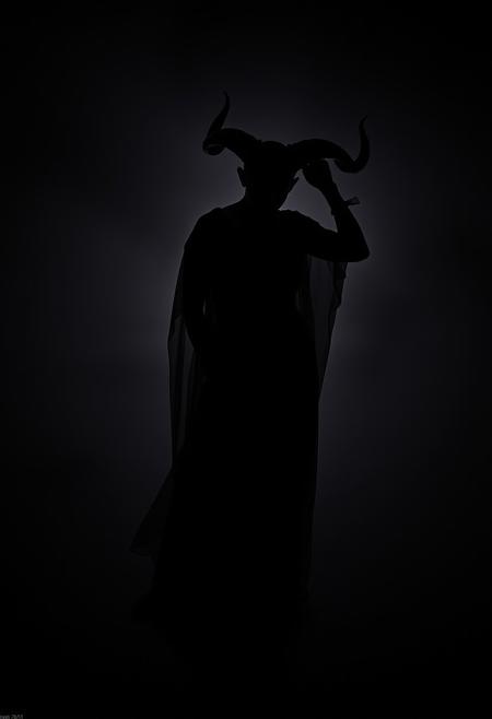 Constant need to depart
And slip through the cracks of the divine closure
Constant need to depart (I'm reaching for oblivion)
And slip through the cracks of the divine closure (Let me rest my heart in the quiet of the dark).
horns, Photography studio style