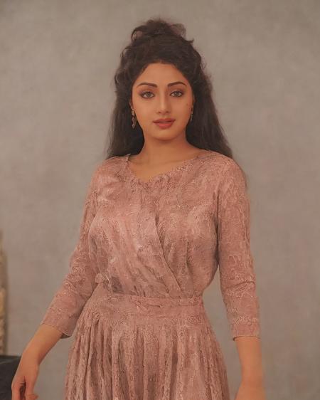 photo of a sridevi woman in a dynamic pose wearing elegant high-neck Bomkai Saree (Odisha traditional saree) looking at camera with Tight-lipped determination expression, film grain, perfect eyes, at a bookstore beautiful bokeh <lora:Sridevi_SD15_LoRA_prodigy_local_regs-000002:1>