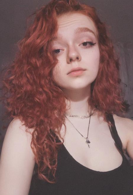 woman, egirl_pfp, polaroid
<lora:egirl_pfp:1>, Molly, MJ, auburn hair, violet tank top, cleavage, polaroid photo