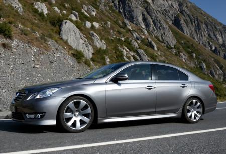 score_9, score_8_up, score_7_up, modern luxury sedan made from chrome-steel ball bearings, mountain road, detailed background, <lora:Balls_of_Chrome_Steel:0.1>, <lora:add-detail-xl:1>