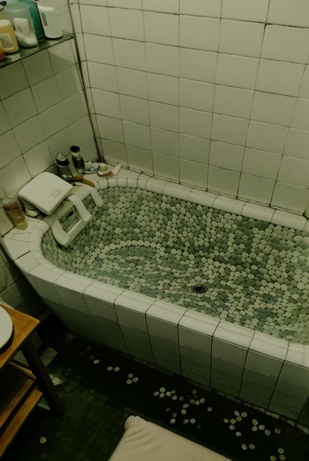 masterpiece, high quality, a bathtub ,8k uhd, dslr, soft lighting, high quality, film grain, Fujifilm XT3 <lora:100_Taiwan old bathtub_1v5_768_0001BD5e_NR128NA128off:0.8> , bathtub_\(Taiwan\) , in dark ,eerie lights