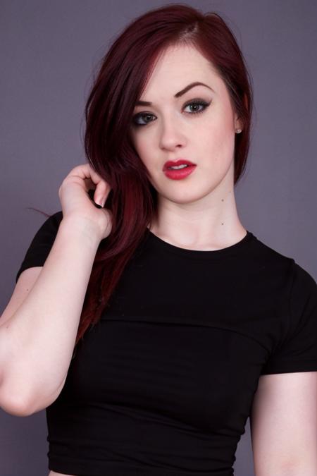 Portrait photo of j4y3r0s3 woman wearing a black tshirt, in a night party