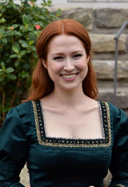 20241110-EllieKemper-v1-000050.safetensors