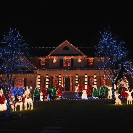 a home with christmas lights on it