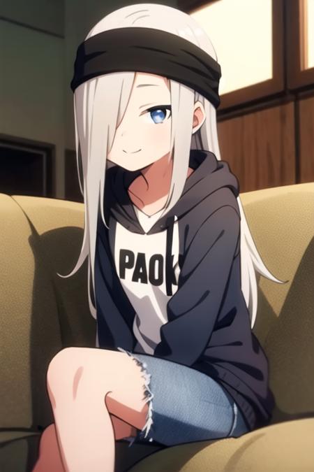 masterpiece, best quality, <lora:kunoichi_hototogisu:0.7> 1girl, solo, blue eyes, grey hair, long hair, hair over one eye, smile, black headband, hoodie, jeans, sitting, couch,