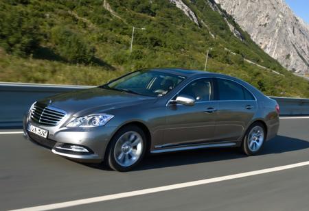 score_9, score_8_up, score_7_up, modern luxury sedan made from chrome-steel ball bearings, mountain road, detailed background, <lora:Balls_of_Chrome_Steel:0.1>, <lora:add-detail-xl:1>