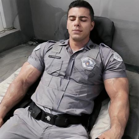 male, realistic,  police,  <lora:PoliciaMB:0.80>, flex, abs, (face:0.7), (body:0.1), uniform, brazil,  sleeping, lying down