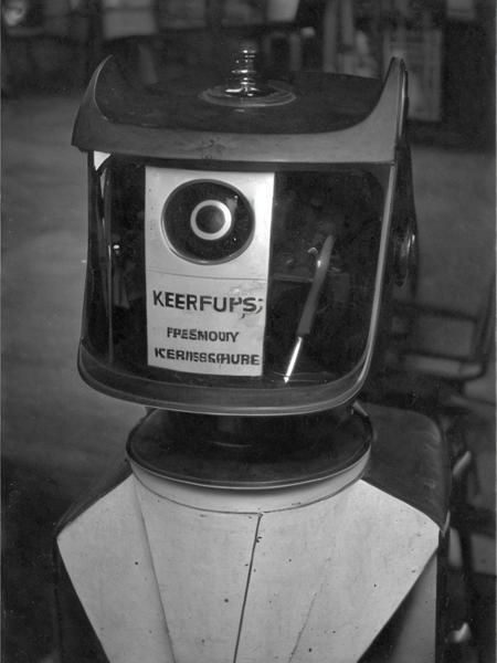 kerfusrobot vintage monochrome photography of a robot from a 19th century <lora:hjkerfusrobot_v11:0.7>