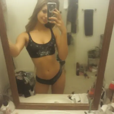 2000s style mirror selfie