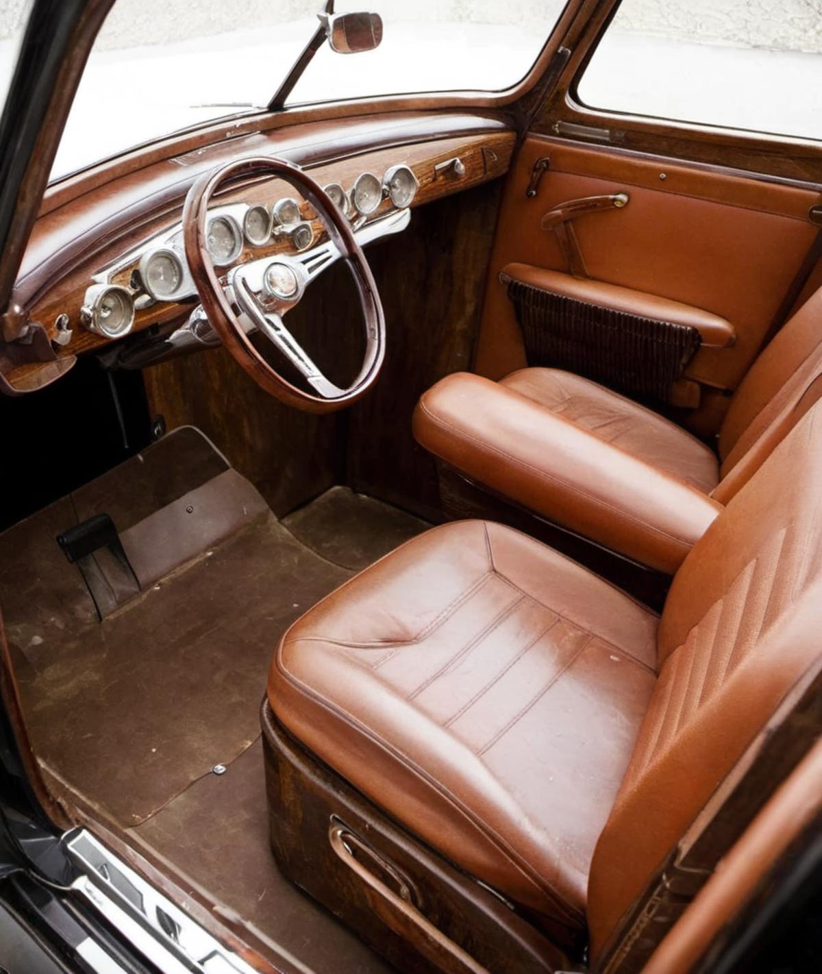 car interior image by Dokitai