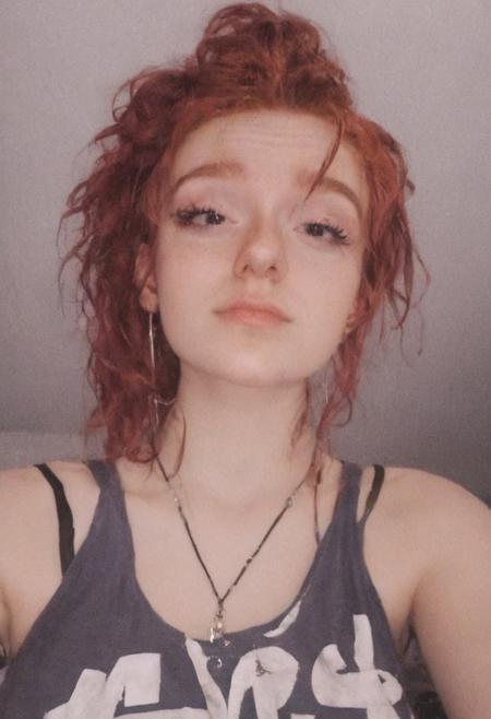 woman, egirl_pfp, polaroid
<lora:egirl_pfp:1>, Molly, MJ, auburn hair, violet tank top, cleavage, polaroid photo
