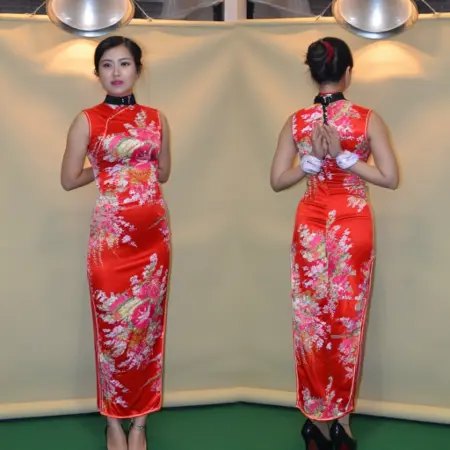 FUXL红旗袍链颈带背后祈祷综合