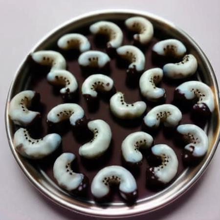 larva chocolate