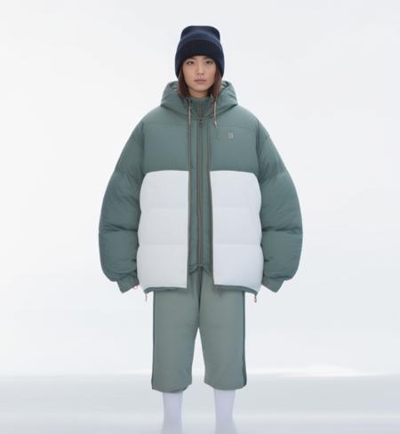 <lora:fashion_lora:1.5>,  <lora:ana_lora_sdxl_v3-000008:1>, Puff, Down jacket, (Clean white background:0.8), 1girl, solo, 8k, Octane rendering, (Full body:0.8), Photo quality, (realistic:1.37), (Real lighting:1.3), Fine facial features, Detail Shadow, Oval face, Mid split long hair, double-fold eyelids, Seven headed body, White teeth, White skin, Parallel perspective, Long sleeved, Velcro, double zipper, (Nine headed body:0.75), fashion, short style, hat, long sleeve, V quilted suture, cuff rib, knot, pull rope, zipper, white clothing, shoes, sunglasses, single person, sneakers, shorts, jacket, socks, standing, gray background, whole body, 1 girl, open clothes, gradual change, gradual change background, shirt, black hair, long sleeve, open jacket, necklace, bag