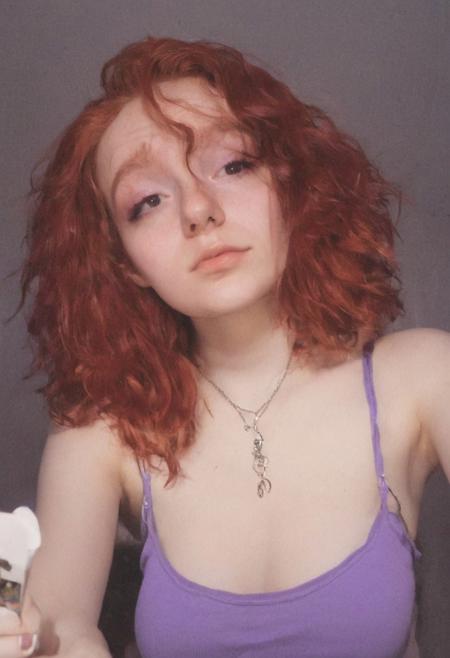 woman, egirl_pfp, polaroid
<lora:egirl_pfp:1>, Molly, MJ, auburn hair, violet tank top, cleavage, polaroid photo