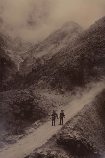 lith_Agfa_Geveart_Brovira_BW22a, a foggy mountain, lord of the ring style