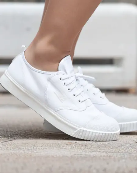 นันยาง - Nanyang sneaker [LoRA]