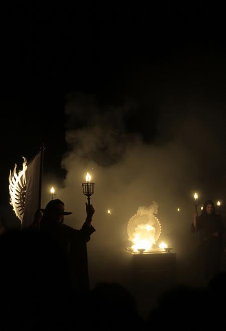 The black queen chants
the funeral march
