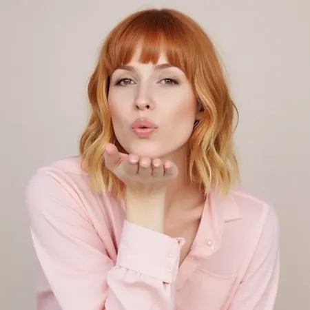 Blowing a kiss, expression for FLUX