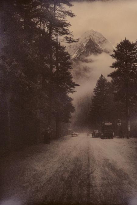 lith_Agfa_Geveart_Brovira_BW22a, a foggy mountain, lord of the ring style