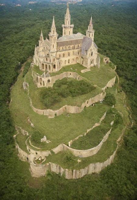 (The main castle, the center of the kingdom:1.5),
(a changing skyline, towering spires, thick walls, and extremely huge scale:1.4).
(statue, monument, square, fountain, cloister, central axis:1.3),
(extra huge Cathedral:1.3),
(easy to defend and difficult to attack in the spectacular natural landscape:1.2),
(Renaissance, Neoclassical, Baroque, Rococo, brutalist architecture:1.2),
(elegant, classic:1.2),
(dark fantasy style:1.1),(creeping fog:1.1),
(rich white and gold colors:1.2), (harmonious colors:1.0),more detail XL,Apoloniasxmasbox,
(real landscape:1.1), (blurred background:1.0),
(buildings|BREAK|trees|BREAK|Crowd|buildings|BREAK|trees|BREAK|Crowd|buildings|BREAK|trees|BREAK|Crowd:0.5), 
[(background, more_details:0.3), (more_details:0.6), (more_details:0.9), (more_details:1.2):0.65],[:traffic|windows|railing|stair|balcony|terrace|crowd|Sidewalk|vehicle|trees|equipment| detailed signal_details:0.7], [:marble|granite|lbrick|tile|metal|concrete|glass|foliage_material texture:0.7], (real landscape:1.1), (blurred background:1.0), [buildings|BREAK|trees|BREAK|Crowd|buildings|BREAK|trees|BREAK|Crowd|buildings|BREAK|trees|BREAK|Crowd:0.7], [(background, more_details:0.3) 
easynegative, BadDream, great lighting, extrusionbuilding, void, hillscastel, mayamaze