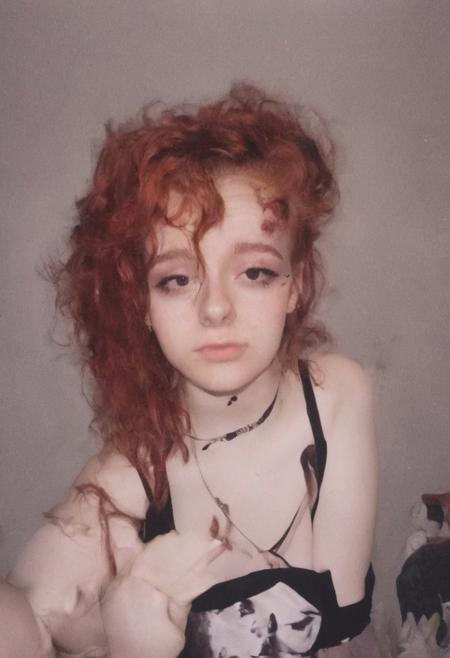 woman, egirl_pfp, polaroid
<lora:egirl_pfp:1>, Molly, MJ, auburn hair, violet tank top, cleavage, polaroid photo