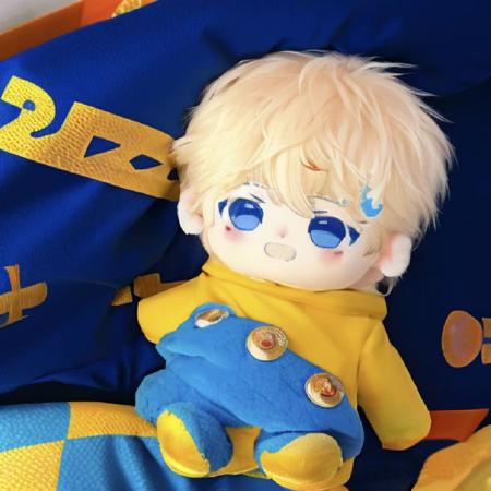  <lora:mianhuawawa:1> mianhuawawa, a stuffed doll of a boy, golden short hair, blue eyes