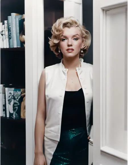 Candid Photography - Tina Barney Style - SDXL 1.0