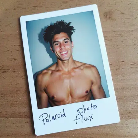 [Pony/Flux] Realistic Polaroid Photo (Portrait)