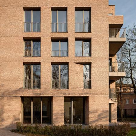 a raw photo of Modern corner residential building with a beige brick facade and a unique design featuring recessed balconies and large, box-like window extensions. Set in a quiet neighborhood with soft evening light accentuating the texture of the bricks. Perspective view. <lora:epi_noiseoffset2:5> <lora:ModernArch_Residence_XL_V1:0.68>