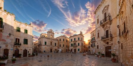 pln plaza with the baroque duomo and the tower with a statue of Saint, adriatic sea in the behind, sunset in a summer day  <lora:evo_car-pln_plaza_DAdapt-LoRA_SD15_v055-000010:0.7>  <lora:tilt-shift:0.3>