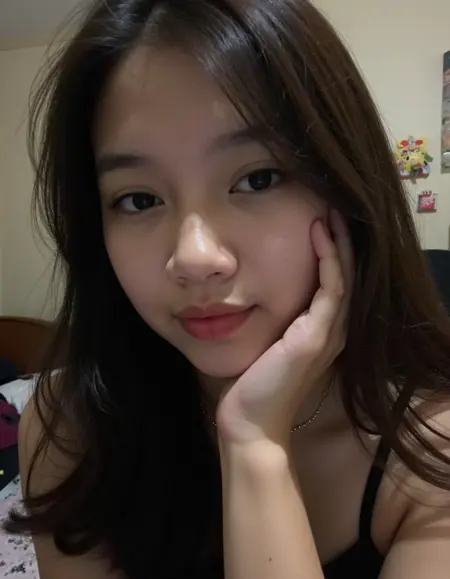 Close Up Selfie Pinterest Style (Flux Dev)