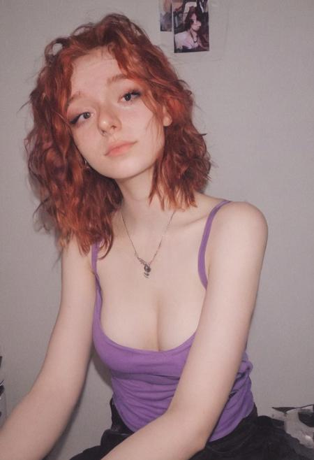 woman, egirl_pfp, polaroid
<lora:egirl_pfp:1>, Molly, MJ, auburn hair, violet tank top, cleavage, polaroid photo