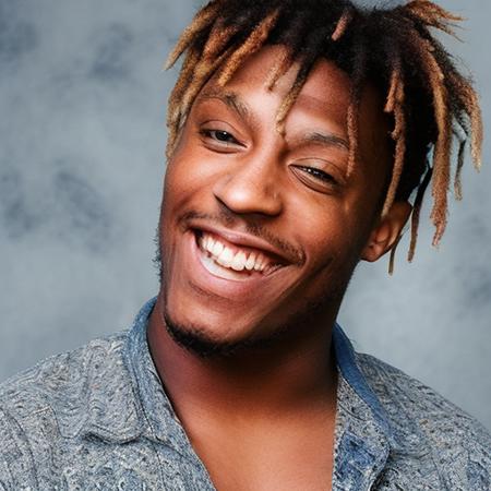 ((masterpiece, best quality, portrait photograph)), (juicewrld) smiling ,  dreadlocks,  <lora:juicewrld-20:1>, solo, isolated