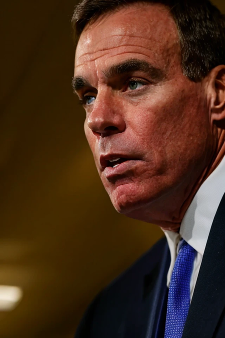 20240425_161555_m.3c7a76f4bf_se.431153078_st.20_c.7_640x960_mark_warner__lora_senate_091_mark_warner_0.65__,_face_closeup,_face_focus,_shirt,_formal,_suit,_collared_shirt,_white_shirt,_jac.webp