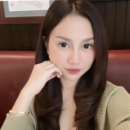 Apriapriliani(IG:Apriapriliani) Apriapriliani