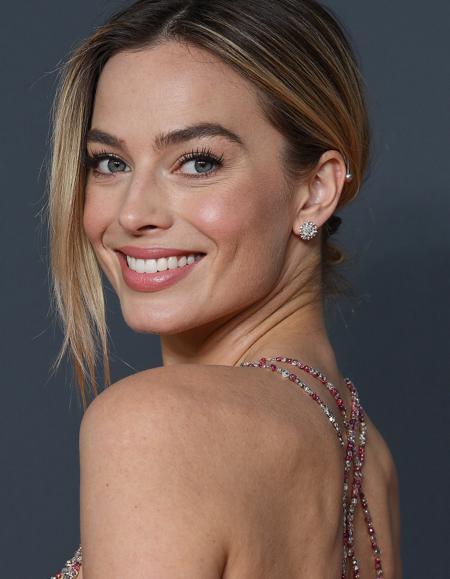 👑 Margot Robbie (Flux) 🎬 v1.0