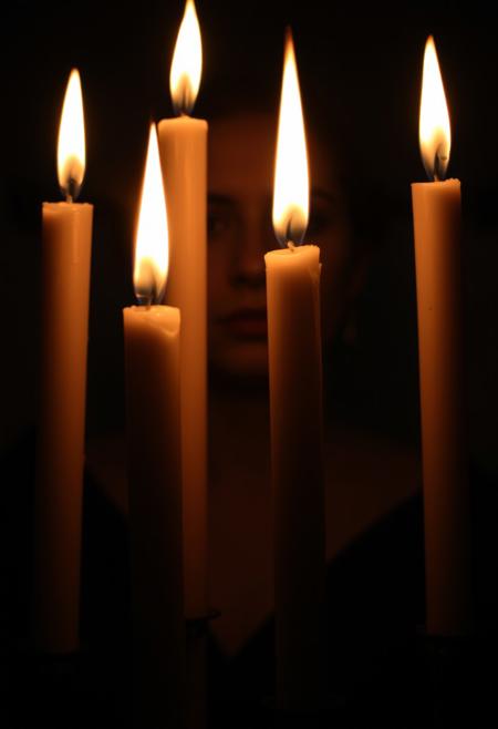 Close Up shot, Darkly, Darkly, Venus Aversa, fire, candles, courtains, melancholic, poetic, epiCPhoto, soft lights