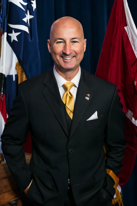 20240424_190847_m.3c7a76f4bf_se.4017478963_st.20_c.7_640x960_pete_ricketts__lora_senate_054_pete_ricketts_0.65__,_face_closeup,_face_focus,_shirt,_formal,_suit,_collared_shirt,_white_shirt,.webp